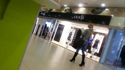 በሱፐርማርኬት ውስጥ አሪፍ ጫጩት.